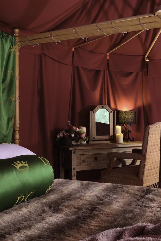 Hotel Leeds Castle Knights Glamping Esterno foto